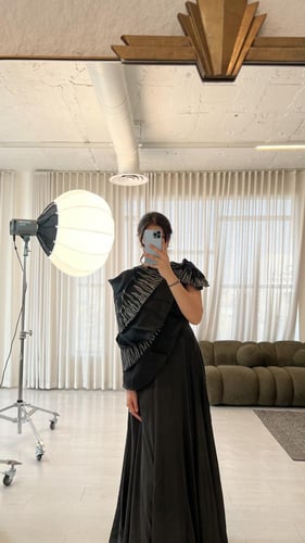 فستان اسود حرير ساتان
