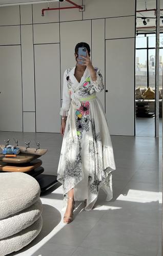 فستان مطرز بالورد