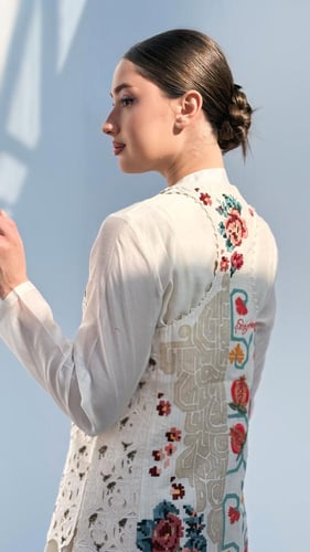 فستان اوف وايت ja