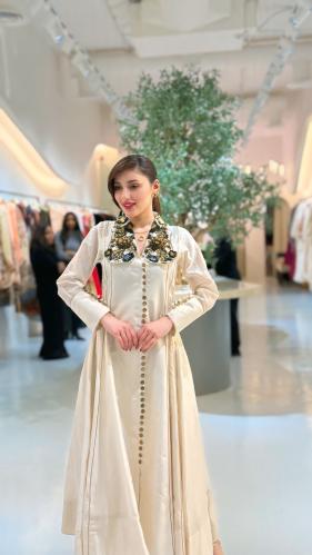 فستان بياقات شك