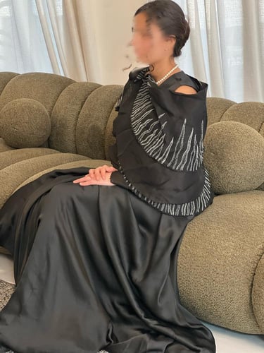 فستان اسود حرير ساتان