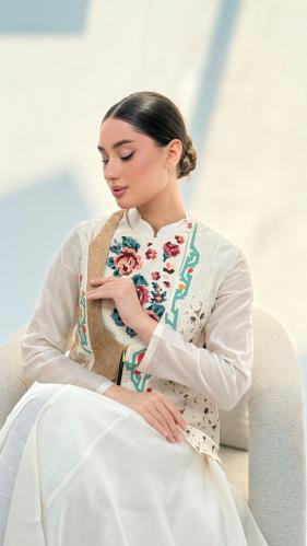 فستان اوف وايت ja