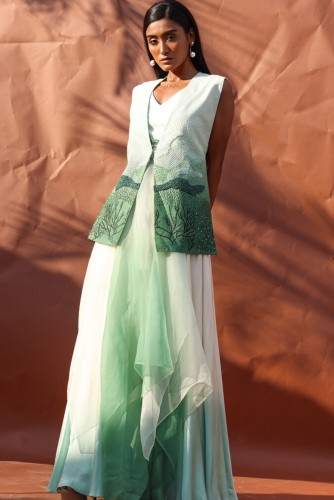 فستان اخضر مع فيست