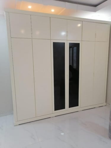 غرفه نوم مكونه من 6 قطع دولاب سته باب وسرير 200*20...