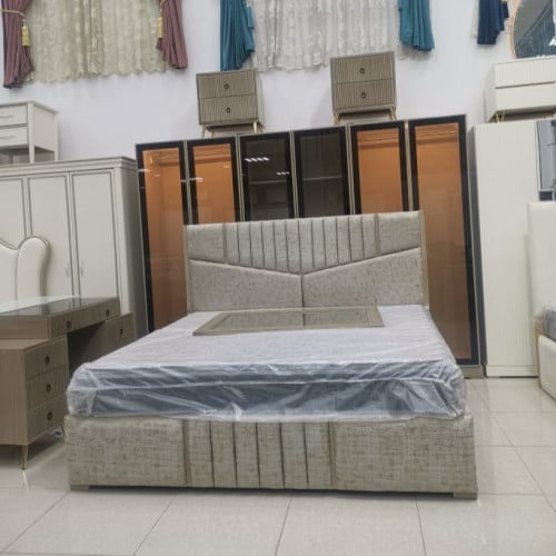 دولاب وسرير وعدد 2كمدينه وتسريحه