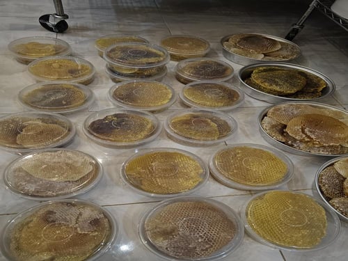 1 كيلو شمع زهور جبلي 1 كيلو عسيري بلدي صافي 100 ٪