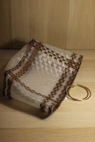 شنطة قهوة وسط ممسك ذهبي (بني)