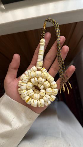 مسباح مستكة شبيه الكهرمان