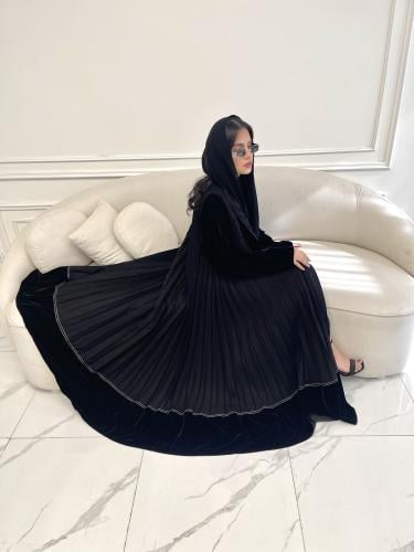 Z215 / قماش كسرات اسود ومخمل اسود بالاطراف