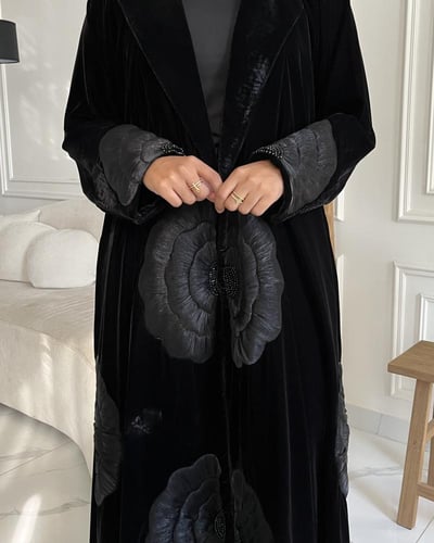 Z354 / قماش مخمل اسود وشك خرز مع جازار اسود