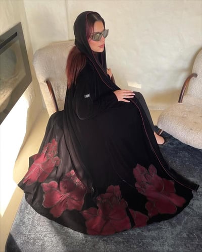 Z230 / قماش مخمل اسود وتطريز كمبيموتر تحت