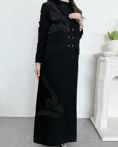 Z373 / قماش كريب مبطن قصة بليزر مع تطريز اسود عالج...