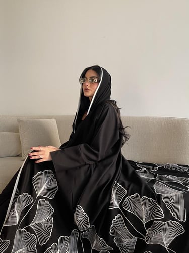 Z195 / قماش كريب مينيمات وتطريز كمبيوتر ابيض تحت