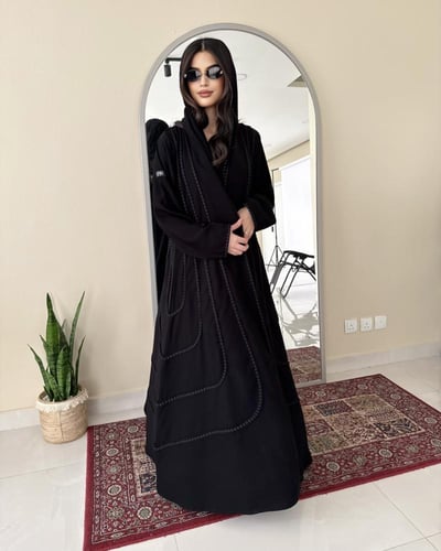 Z322 / قماش كريب كوبرا وقيطان اسود كامل العباية