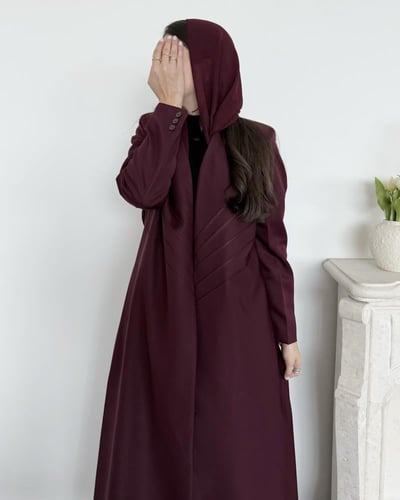 Z370 / قماش كريب عنابي قصة بليزر مبطنة متوفرة بعدة...