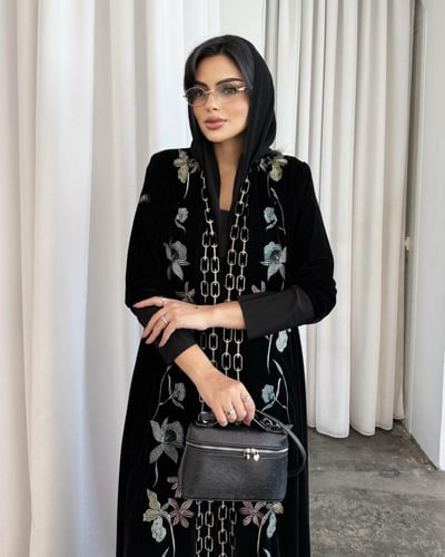 Z358 / قماش مخمل وتطريز كمبيوتر بالامام وطرف الكم...