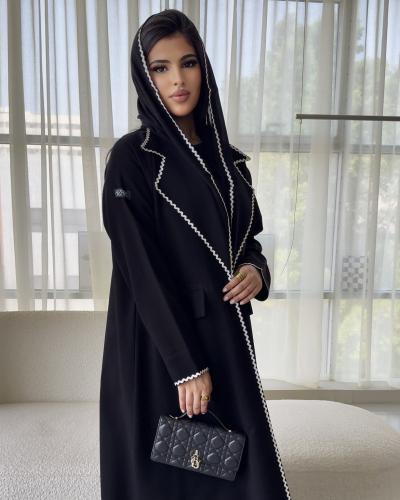 Z333 / قماش كريب كوبرا مع قيطان ابيض وكسرات بالخلف