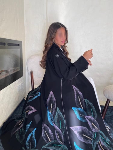 Z187 / قماش كريب ورسم يدوي بالامام والخلف