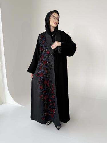 Z286 / قماش كريب لمياء مع تفته مطرز تل ورد وخرز مل...