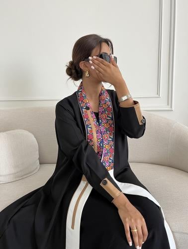 Z132 / قماش كريب وتدخيلات ملونه