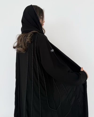Z322 / قماش كريب كوبرا وقيطان اسود كامل العباية