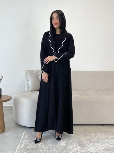 Z252 / قماش كريب كوبرا وشك لولو عالياقه وطرف الاكم...