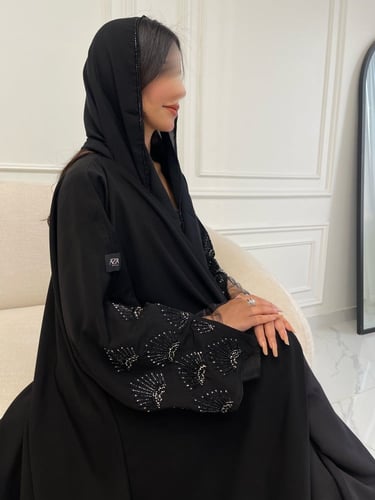 Z69 / قماش كريب لمياء وخرز اسود