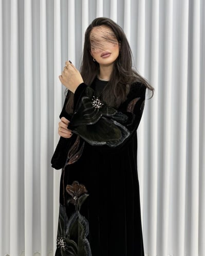 Z351 / قماش مخمل اسود ورسم يدوي امام وخلف جهه وحده