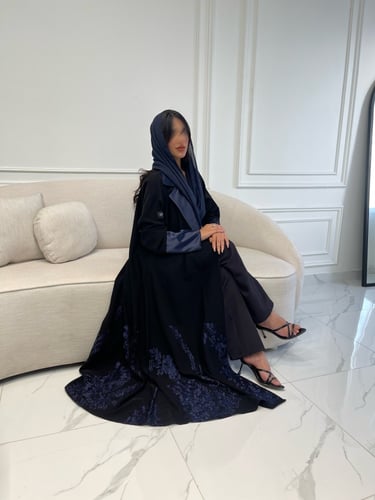 Z62 / قماش كوبرا وتطريز كحلي