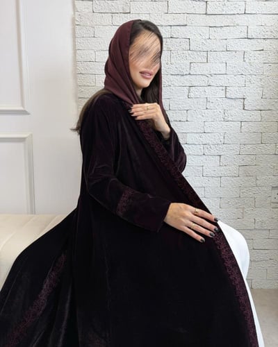 Z350 / قماش مخمل عنابي محروق وتطرز امام وخلف وكمام