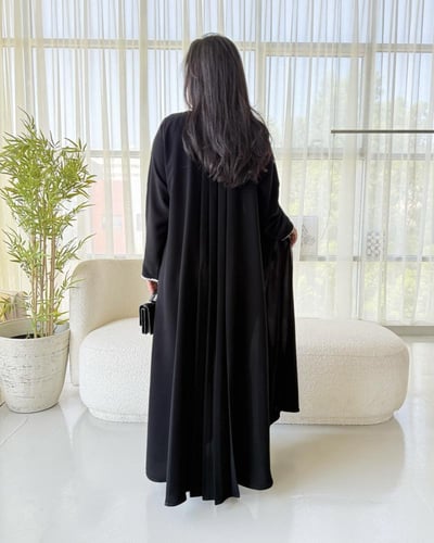 Z333 / قماش كريب كوبرا مع قيطان ابيض وكسرات بالخلف