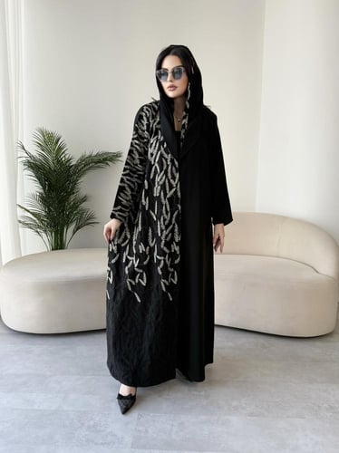 Z299 / قماش كريب وتطريز كمبيوتر قدام خيوط زري فضي...