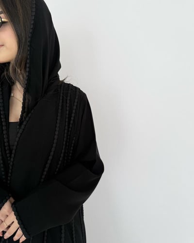 Z322 / قماش كريب كوبرا وقيطان اسود كامل العباية