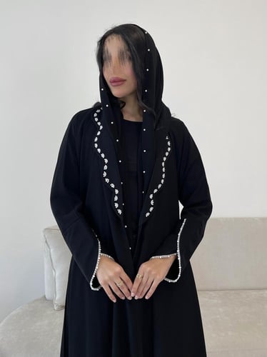 Z252 / قماش كريب كوبرا وشك لولو عالياقه وطرف الاكم...