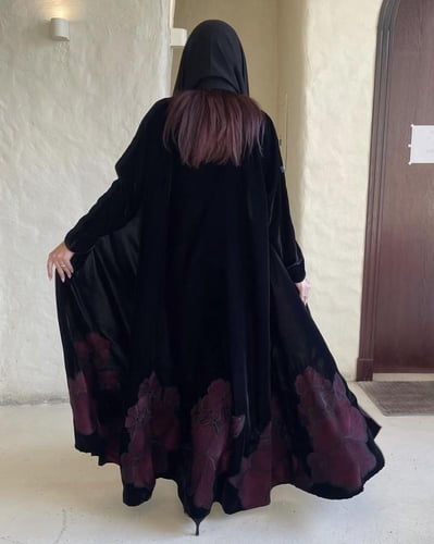 Z230 / قماش مخمل اسود وتطريز كمبيموتر تحت