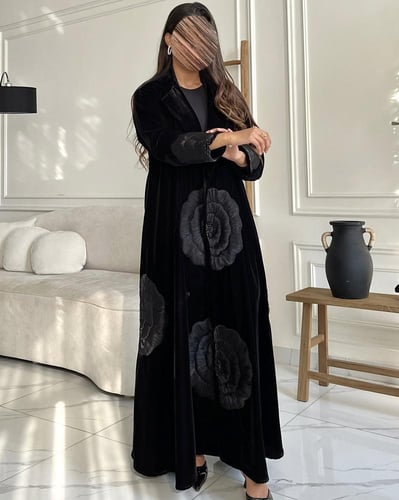 Z354 / قماش مخمل اسود وشك خرز مع جازار اسود