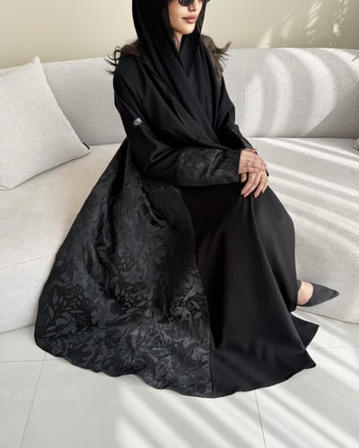 Z321 / قماش كريب مينيمات وتفته مشجر بالخلف وطرف ال...