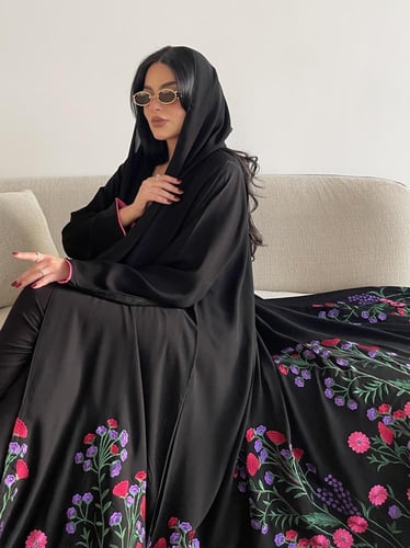 Z196 / قماش كريب خفيف وتطريز كمبيوتر ورود تحت