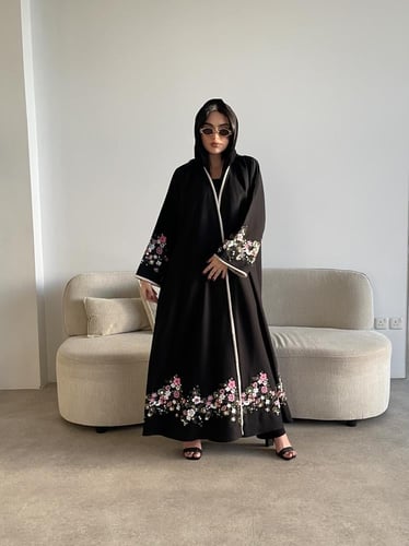 Z192 / قماش كريب مينيمات وكلفه ورد ملون بالاكمام و...