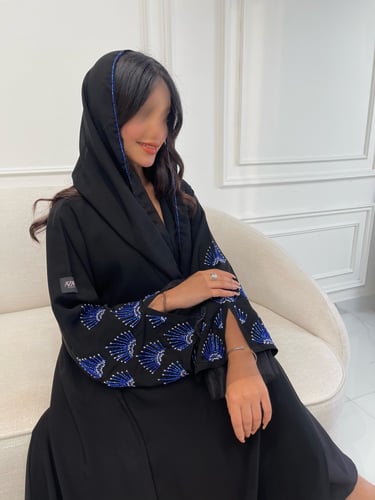 Z68 / قماش كريب لمياء وخرز ازرق