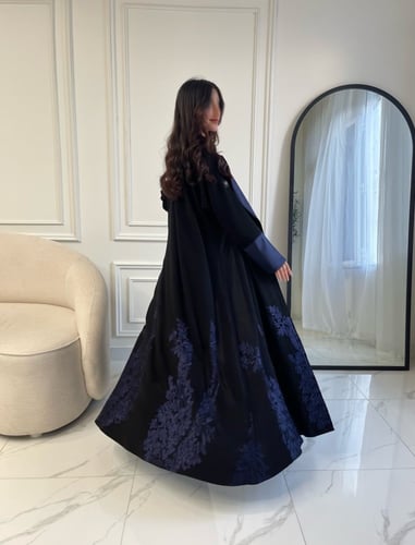 Z62 / قماش كوبرا وتطريز كحلي