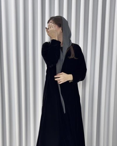 Z349 / قماش مخمل اسود ورسم يدوي بالخلف فقط