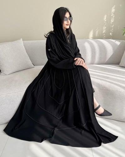 Z322 / قماش كريب كوبرا وقيطان اسود كامل العباية