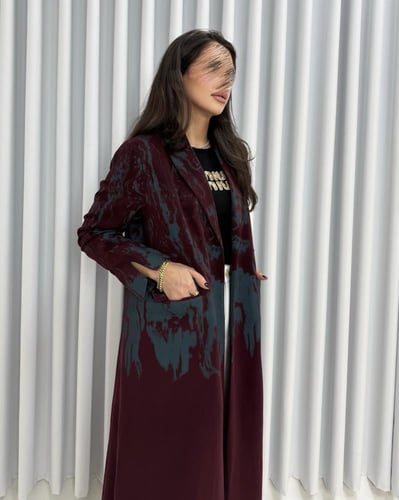 Z353 / قماش كريب عنابي وتركواز قصة بليزر مبطنة مع...