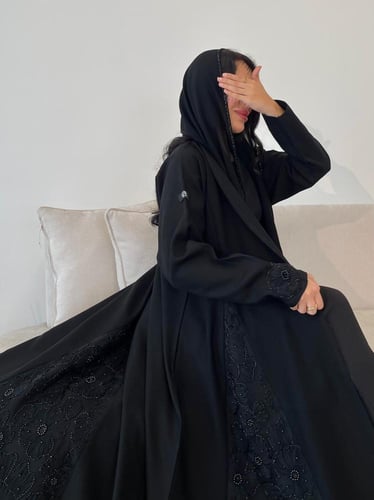 Z247 / قماش كريب مينيمات وقماش تل مشجر مع خرز