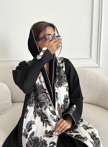 Z136 / قماش كريب وجاكار امام وخلف