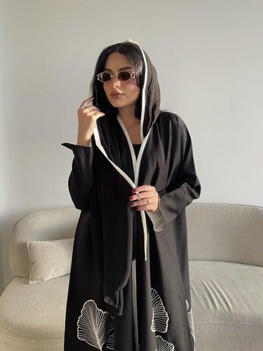 Z195 / قماش كريب مينيمات وتطريز كمبيوتر ابيض تحت