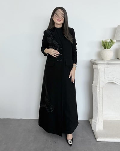 Z373 / قماش كريب مبطن قصة بليزر مع تطريز اسود عالج...