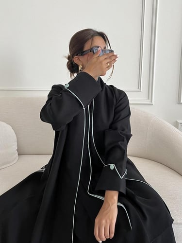 Z137 / قماش كريب وتطريز بالخلف فوق