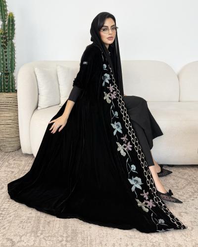 Z358 / قماش مخمل وتطريز كمبيوتر بالامام وطرف الكم...